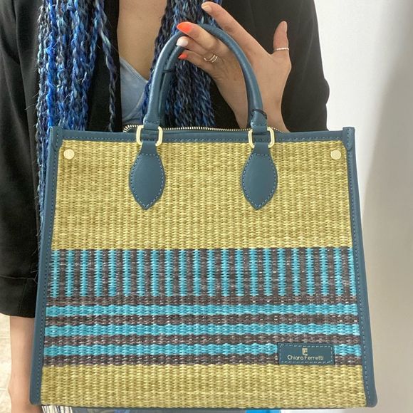 Beautiful Chiara Ferretti Top handle Tote Bag/ Purse made in Italy (azul/wicker) - Picture 3 of 5
